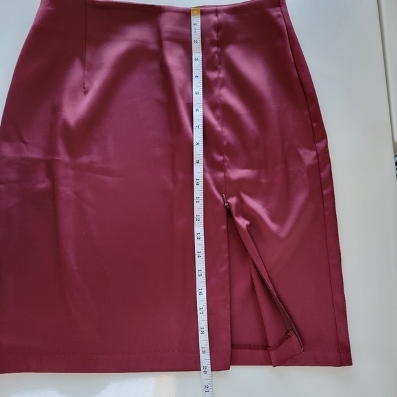 35TH & 10th burgandy pencil skirt size 9 - Picture 3 of 7